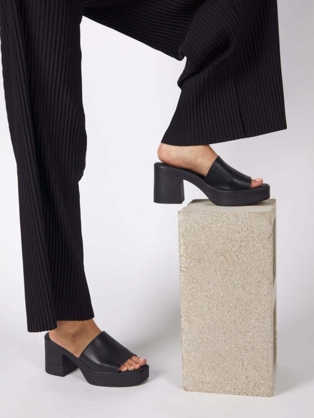 Intentionally Blank Mary Platform Heel in Black EU 40 / US 9.5-10